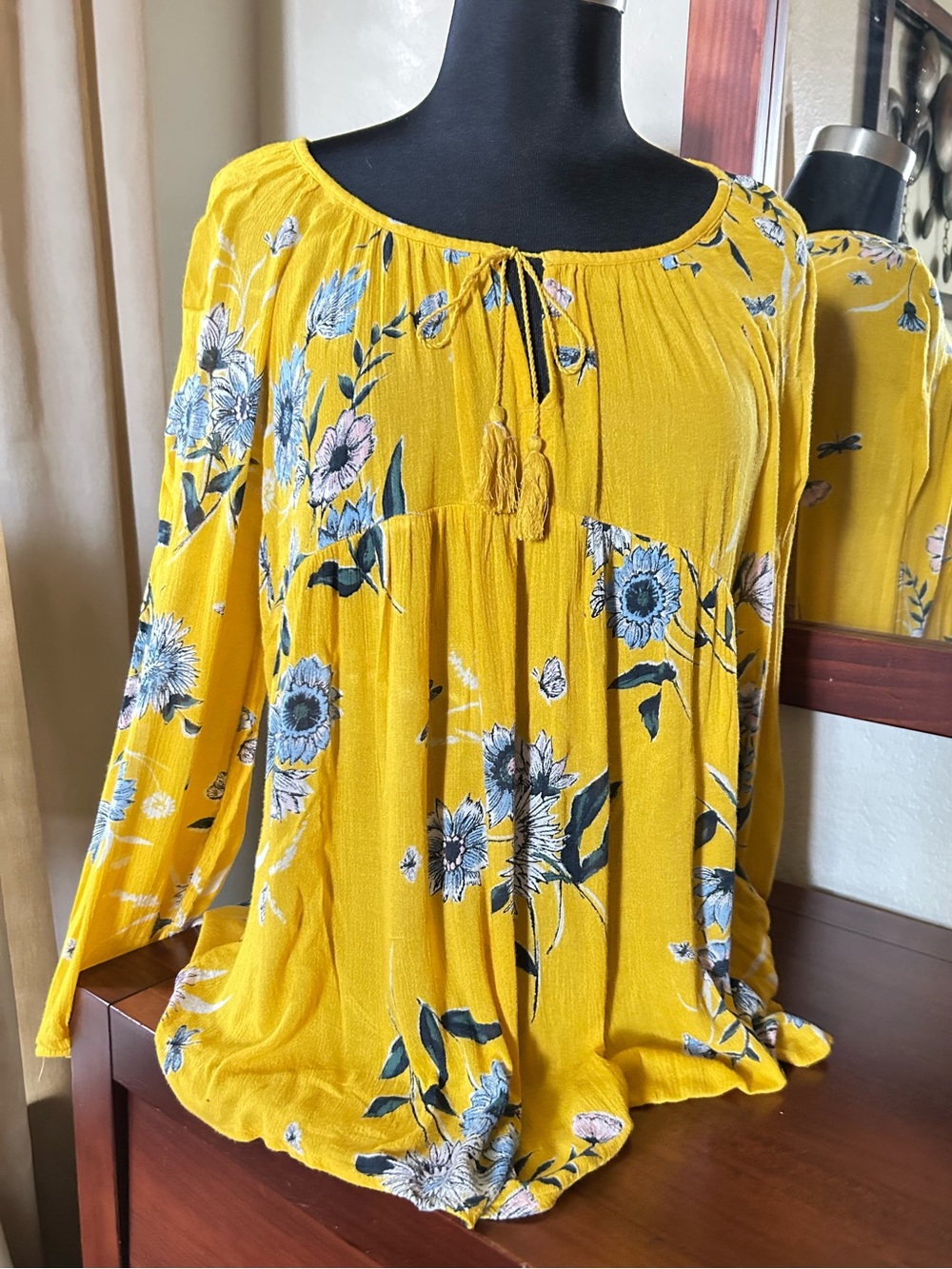 Old Navy  Yellow Floral Peasant Blouse with Tassel Tie. Size M. NWTGS